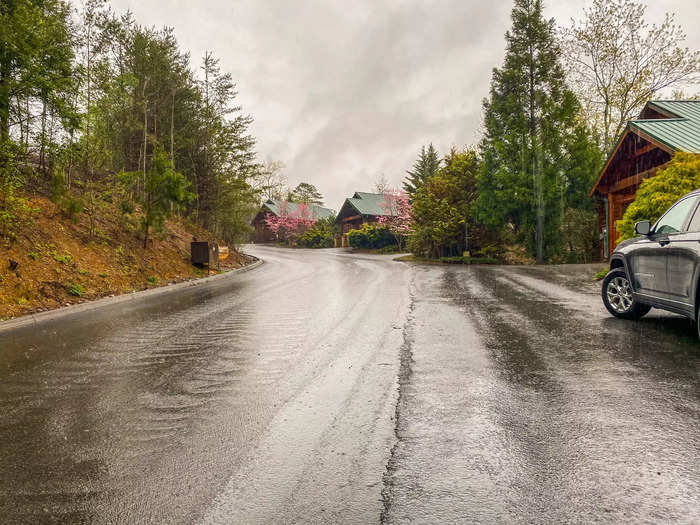 After a two-hour flight to Knoxville followed by a two-hour ride from the airport in heavy traffic, I arrived at a hilly street lined with cabins to begin my trip.