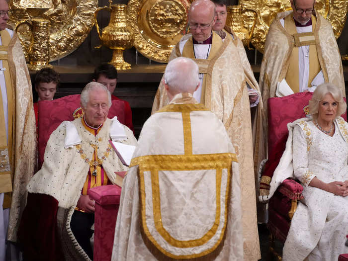 The official crowning of Charles started with the five phases. The first involved guests saluting him with the "God Save the King!" chant.