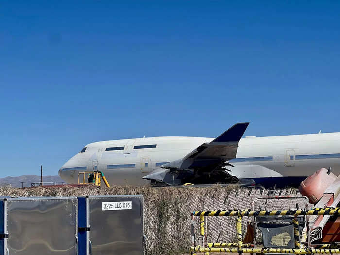 Parked planes, on the other hand, do not get this service and can be left to collect dust — giving Pinal its "boneyard" nickname.