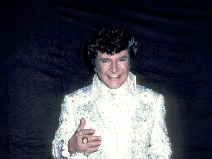 Liberace wore a sparkly, detailed white suit to the 1982 Oscars.