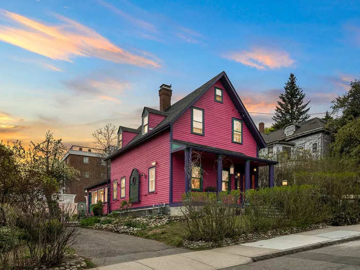 The 2,137-square-foot home was all white when Hughes bought it in 2002, according to Franckum. Almost immediately, Hughes decided to add her personal touch.