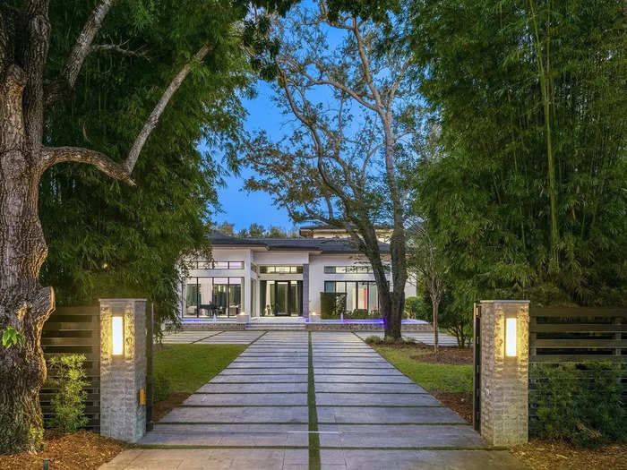 The contemporary house even has a driveway that looks like a piece of art.