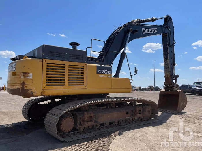 This hydraulic excavator, which is used for excavation and demolition purposes, possesses a maximum transport height of nearly 15 ft, and its excavation bucket has 60 inches of depth. The machine sold for $136,474.