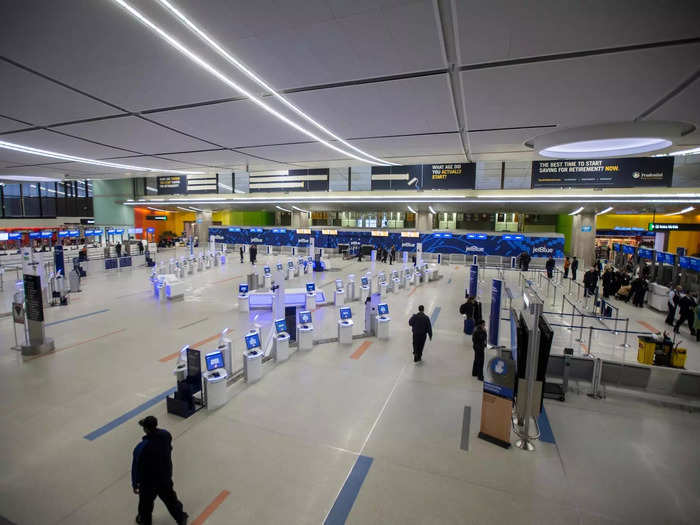 The new lounge is located at Boston Logan International Airport, in the Terminal B to C connector, between gates B40 and B39.