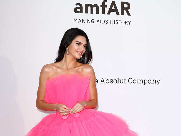 But on the actual red carpet, Jenner perfected fun, glamorous fashion.