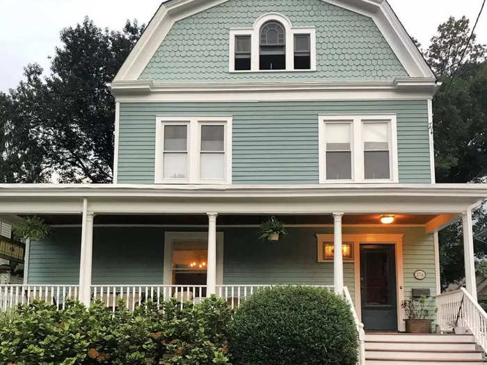 After being outbid on the first house they made an offer on, the couple chanced upon a  1907 Dutch Colonial home in the same area and fell in love with the property at first sight.