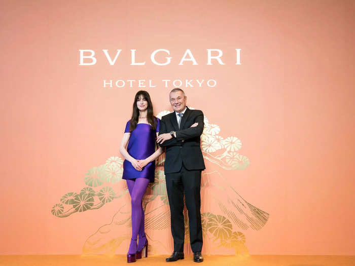 But it was also at the Bvlgari event in April that Hathaway started bringing vibrant color back to her wardrobe.