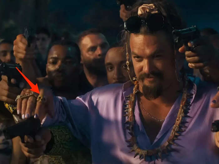 Dante wears a skull ring throughout the movie.