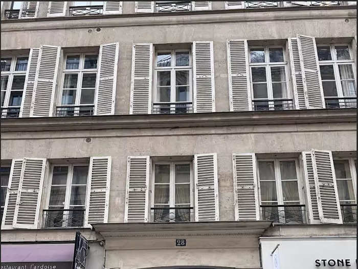 The address listed on the website led me to a large blue door right off the Jardin des Tuileries.