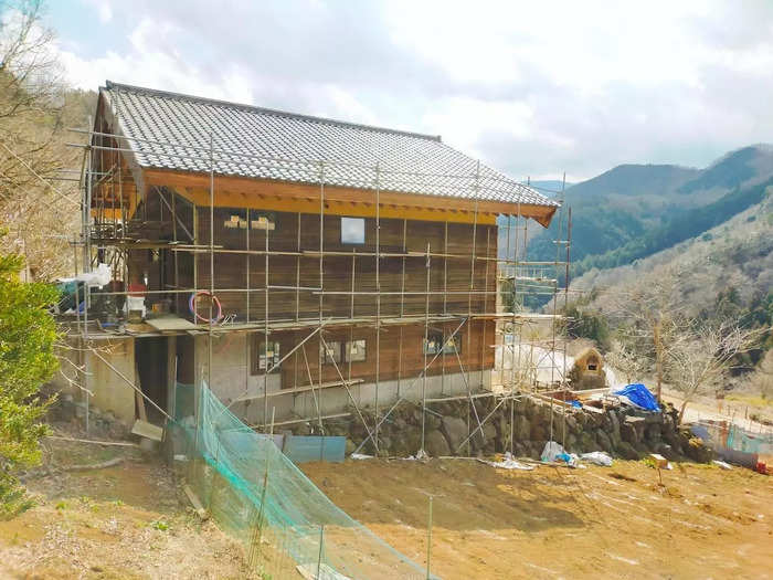 The house is designed like a traditional Japanese farmhouse, with natural earthen walls, cobb floor, foot-think walls with straw for insulation, and massive timber beams. But it will have solar power and a wood-fired boiler for heating.