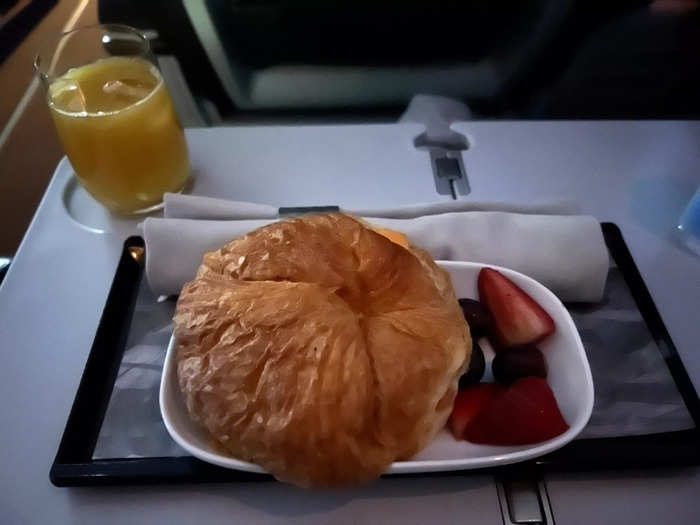 I opted for a ham-and-cheese croissant served with a side of fruit. The croissant was fine – nothing to write home about.