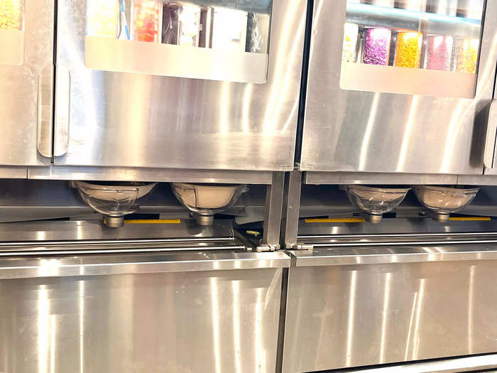 Bowls hummed along the conveyor-belt undercarriage of the ingredient section, collecting veggies and rotating accordingly.