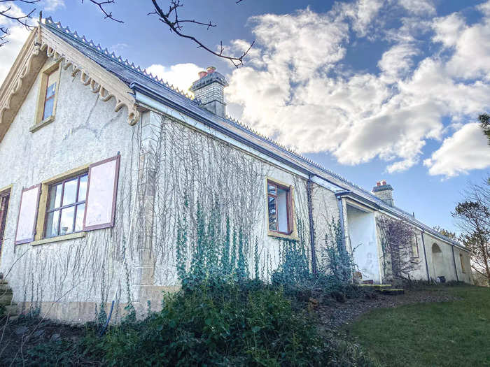 Inis Saimer Island comes with a house that was built in the mid-1800s.