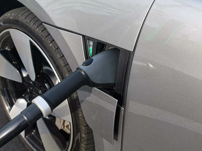 The Air boasts a peak charging rate of 300 kilowatts, placing it near the top of the industry.