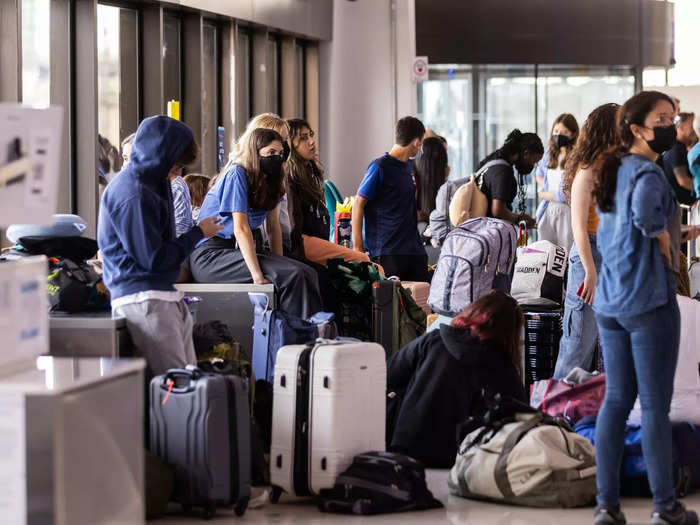 1. Newark Liberty International Airport: 34.85%