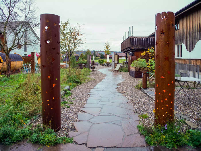 Outside the barrel, which was 14 feet long with a sitting area and bedroom, there was a garden with potted plants alongside communal dining spaces. I thought this made my stay more fun and relaxing.