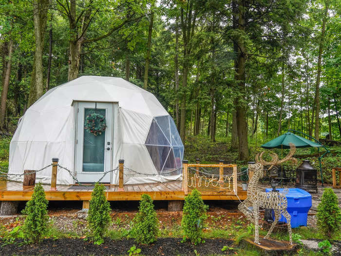 When I stayed in a 400-square-foot geodesic dome in Canada that I found on Airbnb, I learned about how a floor plan can impact how large a space feels.