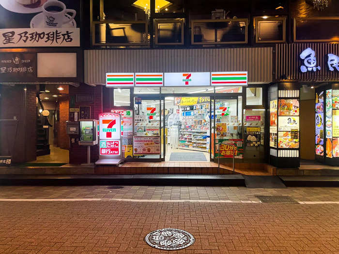 The time flew by. As I headed back to the restaurant, I anticipated the delicious meal ahead. Prior to visiting the restaurant, my experience with onigiri was limited to 7-Eleven.