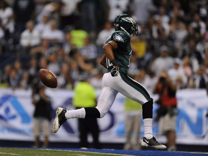 DeSean Jackson drops the ball too early.