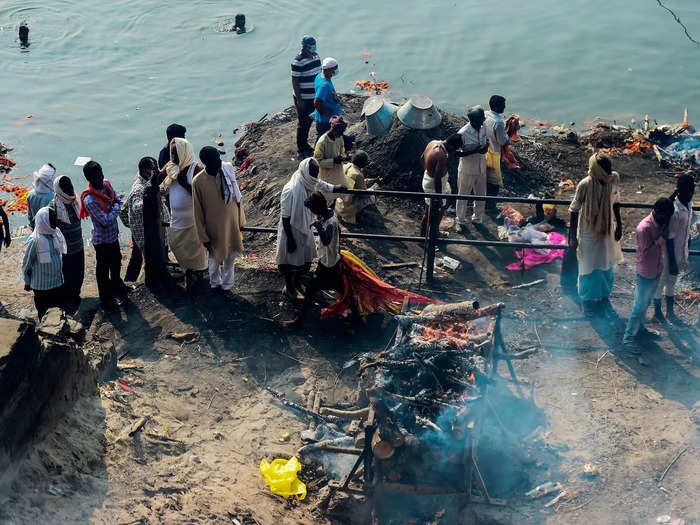 Death here is normalized. Locals nearby wash laundry while kids play close by without concern. Relatives of the dead wait for the pyres to burn down so they can spread the ashes in the Ganges river.