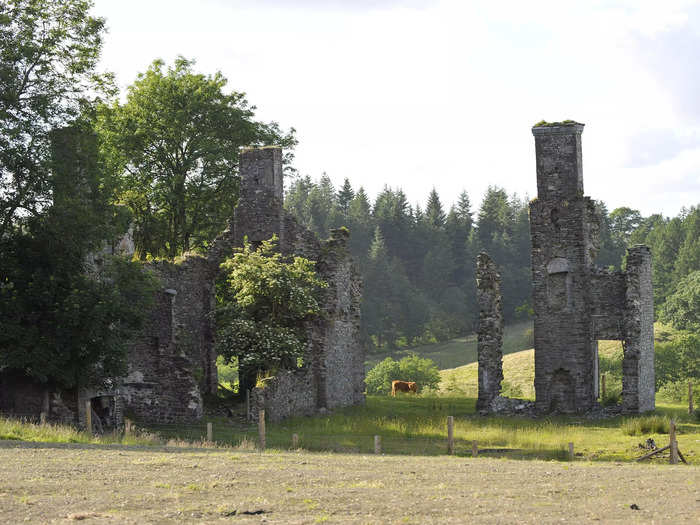 The manor house was built in the 17th century, when it sat on thousands of acres of farmland. But the manor was ultimately abandoned after the family sold the property in the 1900s.