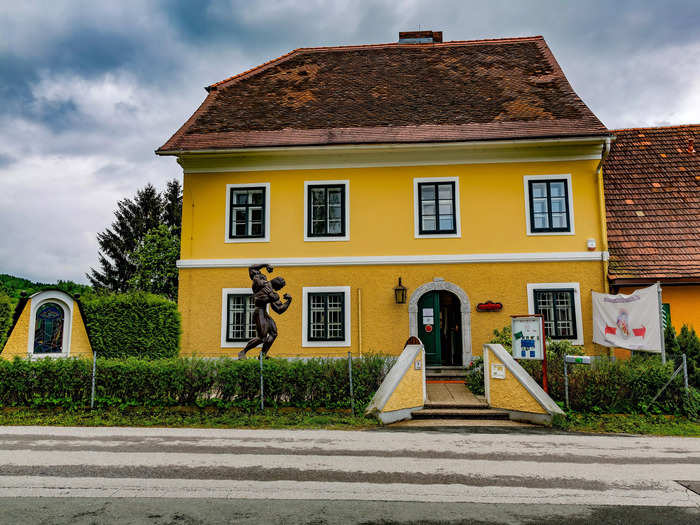 He lived in an apartment in this 19th-century home from his birth in 1947 until 1966, when he left to pursue his bodybuilding dreams.