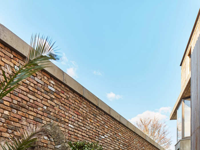 A stairway now connects the main entrance and front garden to the studio and rear garden.