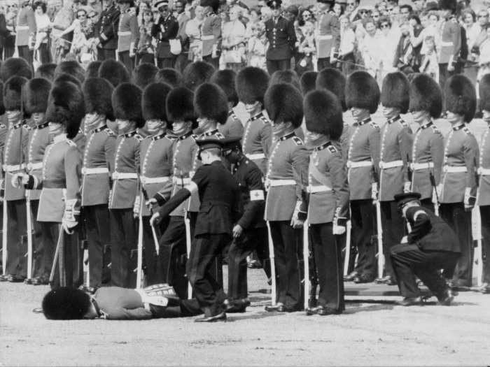 The ceremony is held in the summertime and soldiers traditionally wear a black bearskin hat and a military jacket. In 1963, a soldier fainted during rehearsals.