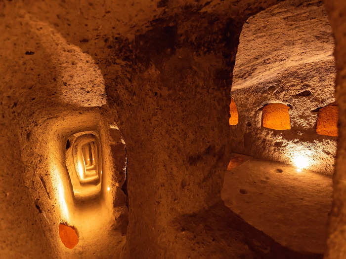 After the city was rediscovered in the 1960s, excavators found rooms for many different purposes, including food storage, winemaking, oil pressing, and dining.