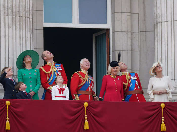 The number of royal family members who gathered on the balcony of Buckingham Palace was noticeably smaller than in previous years.