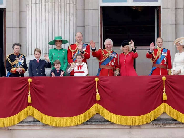 Things started tame when the entire royal family came onto the balcony.