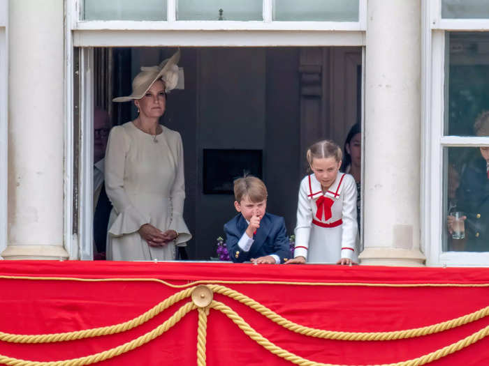 Once they were in Buckingham Palace, he told the crowd to "shush" from on high.