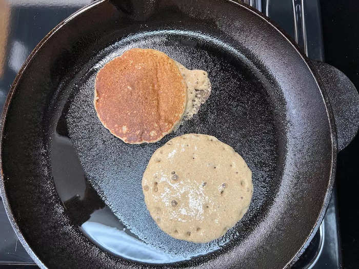 Flip your pancakes over with a spatula to let them cook on the other side. Repeat with the rest of the batter.