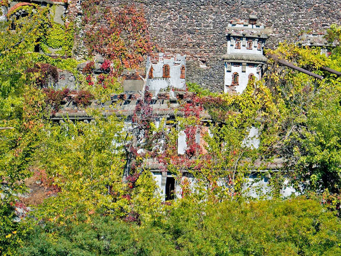 From afar, it was especially clear that nature has already taken over many parts of this mysterious piece of history on the Hudson River.