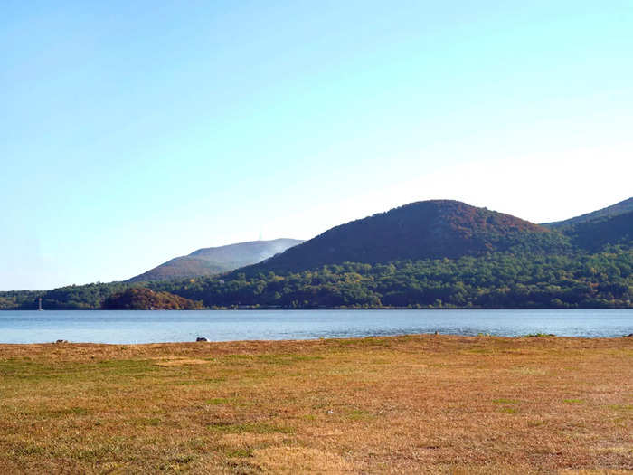 To get to the castle, I took a Lyft from the Manitou train station to Donahue Memorial Park in the town of Cornwall, New York.