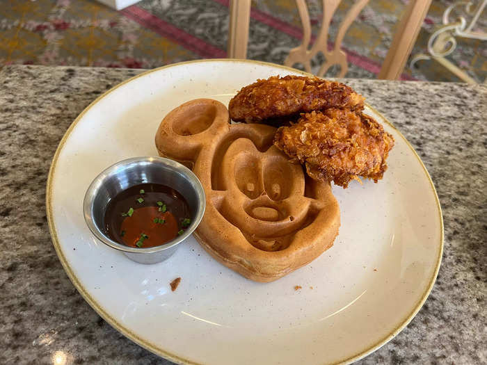 For my entrée, I ordered the buttermilk fried chicken and waffle.