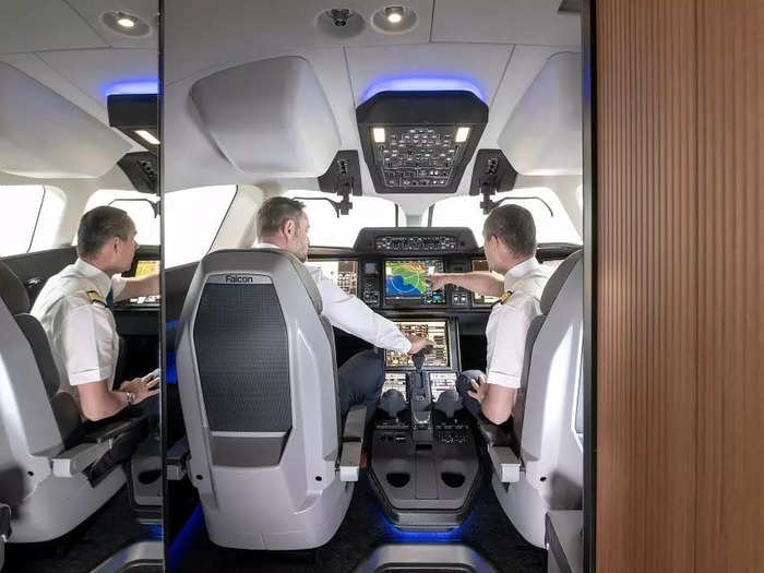 Dassault says the flight deck will use a digital flight control system derived from its military technology. And with its FalconEye combined vision system, the 10X "will be capable of operating in essentially zero ceiling/visibility conditions."