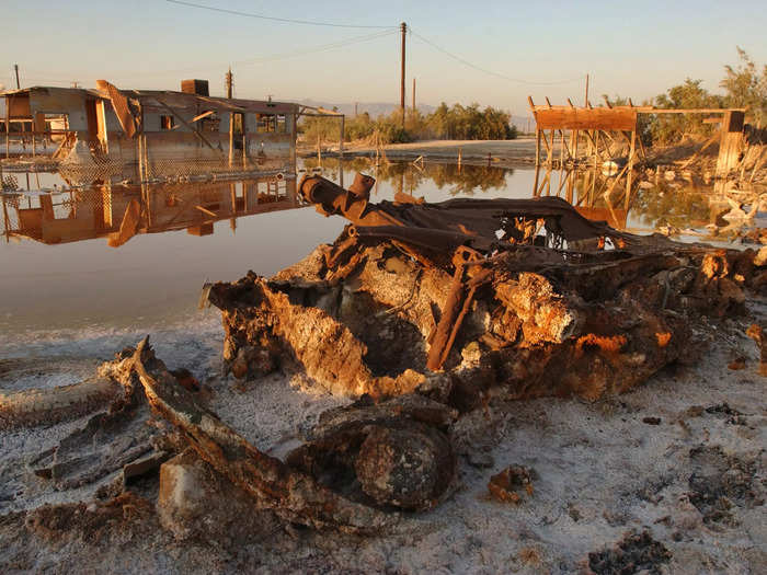 In its heyday, Bombay Beach was said to have welcomed up to half of million visitors each year. Those who came enjoyed activities such as water skiing, fishing, and yachting.