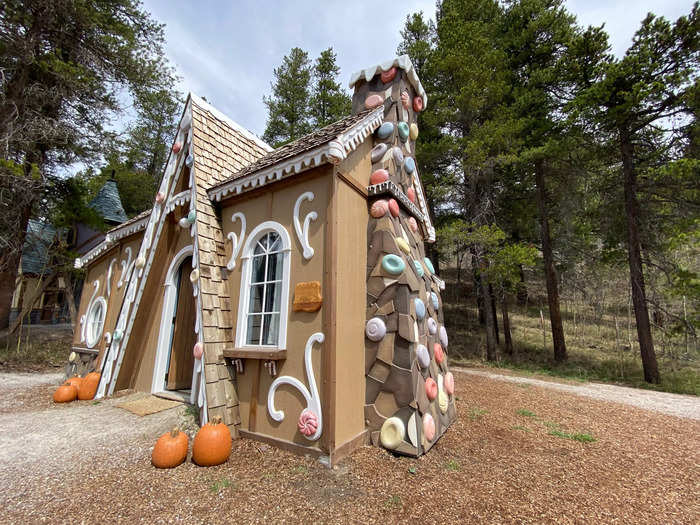 Even the side of the home has gumdrops and candies scattered on it.