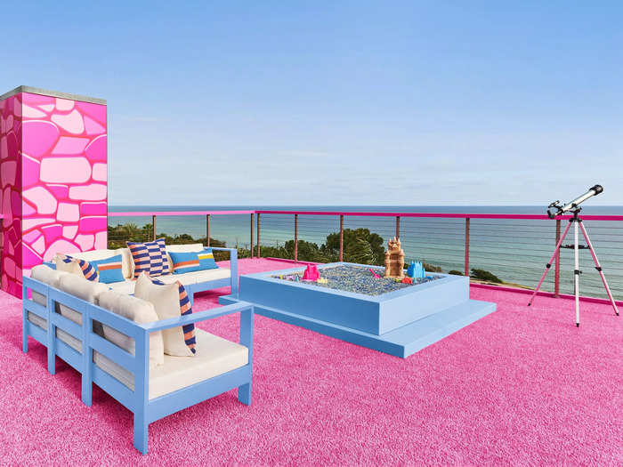 The outdoor deck also has a toy-like sandbox and benches where guests can sunbathe and admire the ocean.