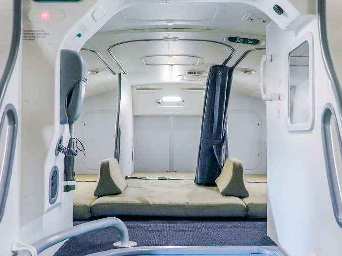 Veritable bunk rooms in the sky, crew rest areas on wide-body aircraft such as the Dreamliner are minimalistic and only serve to ensure that crewmembers have a quiet area to take a break away from all passengers.