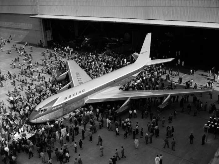 The Starship aircraft was a Boeing 720, which was a variant of the Boeing 707 that was built to fly shorter flights and operate on shorter runways.