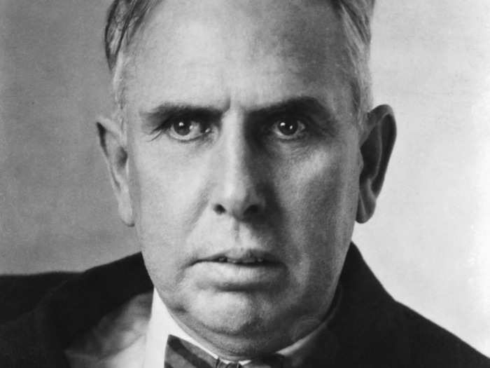 American journalist Theodore Dreiser was persuaded by his publisher to take a cheaper ship home across the Atlantic.