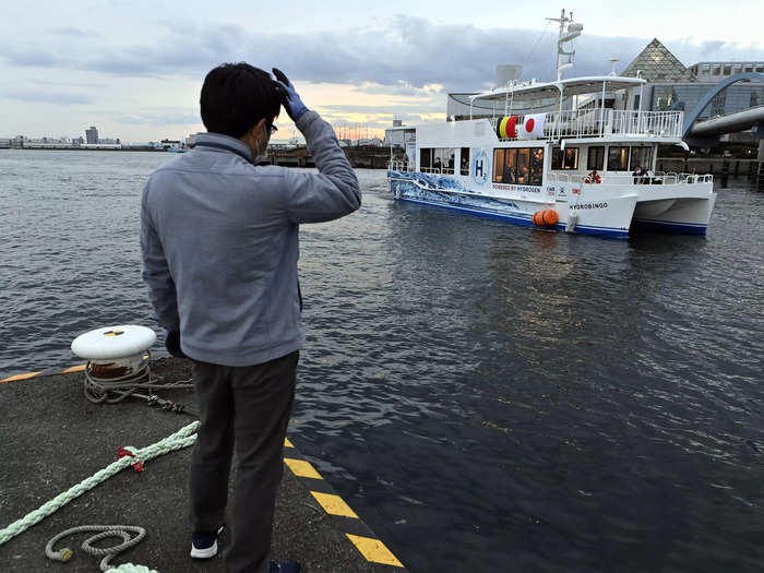 Other hydrogen ferry projects around the world include a new catamaran ferry with dual-fuel engines that can use hydrogen in Japan, and a ferry using liquid hydrogen in Norway.