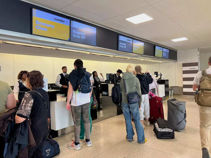 He said the combined weight needed to be under 35 pounds, and mine passed the check at about 24. At that point, I wondered if carry-on-only passengers who used a mobile boarding pass to clear security would have their luggage checked — and I was right.