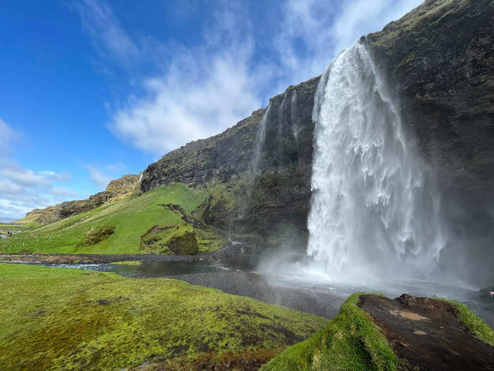 I was amazed to see such beautiful landscapes and majestic waterfalls located just off the main highway.