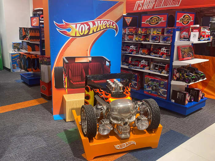 "Star Wars" director J.J. Abrams is producing a "gritty" Hot Wheels film.