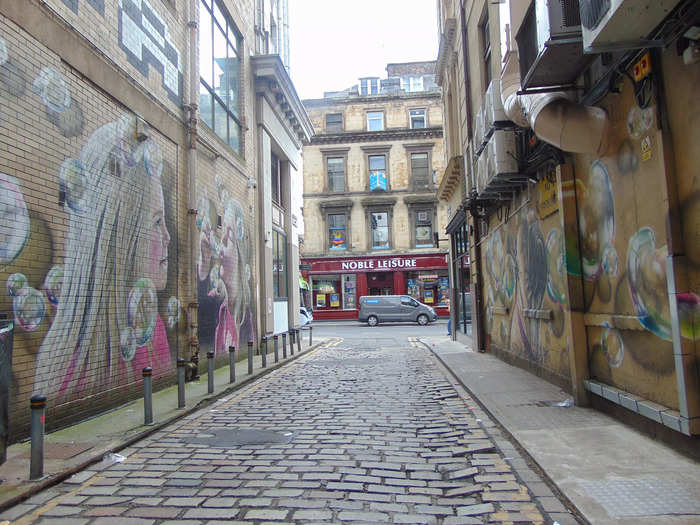 I had never been to Renfield Lane before, and I was blown away by the "Bubbles" art on two parallel buildings.