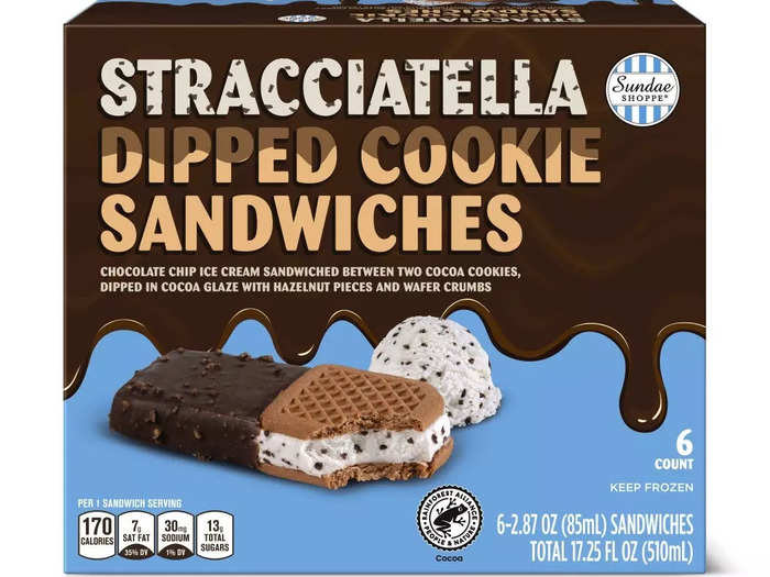 Cool off by biting into Sundae Shoppe cookie sandwiches with stracciatella and a chocolate dip.