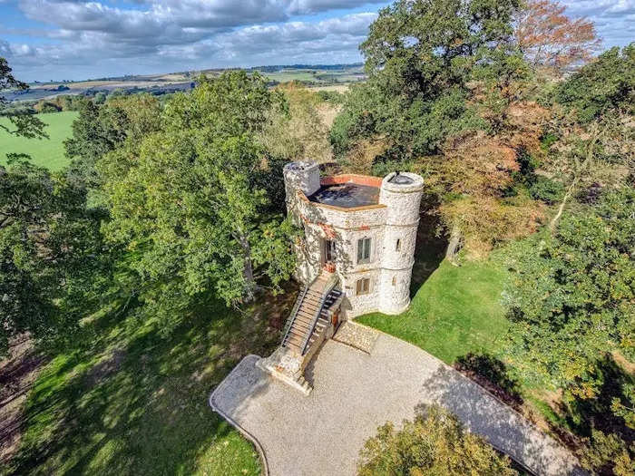 It was built as a "folly" 250 years ago. The building was used to store fossils and to decorate an estate.